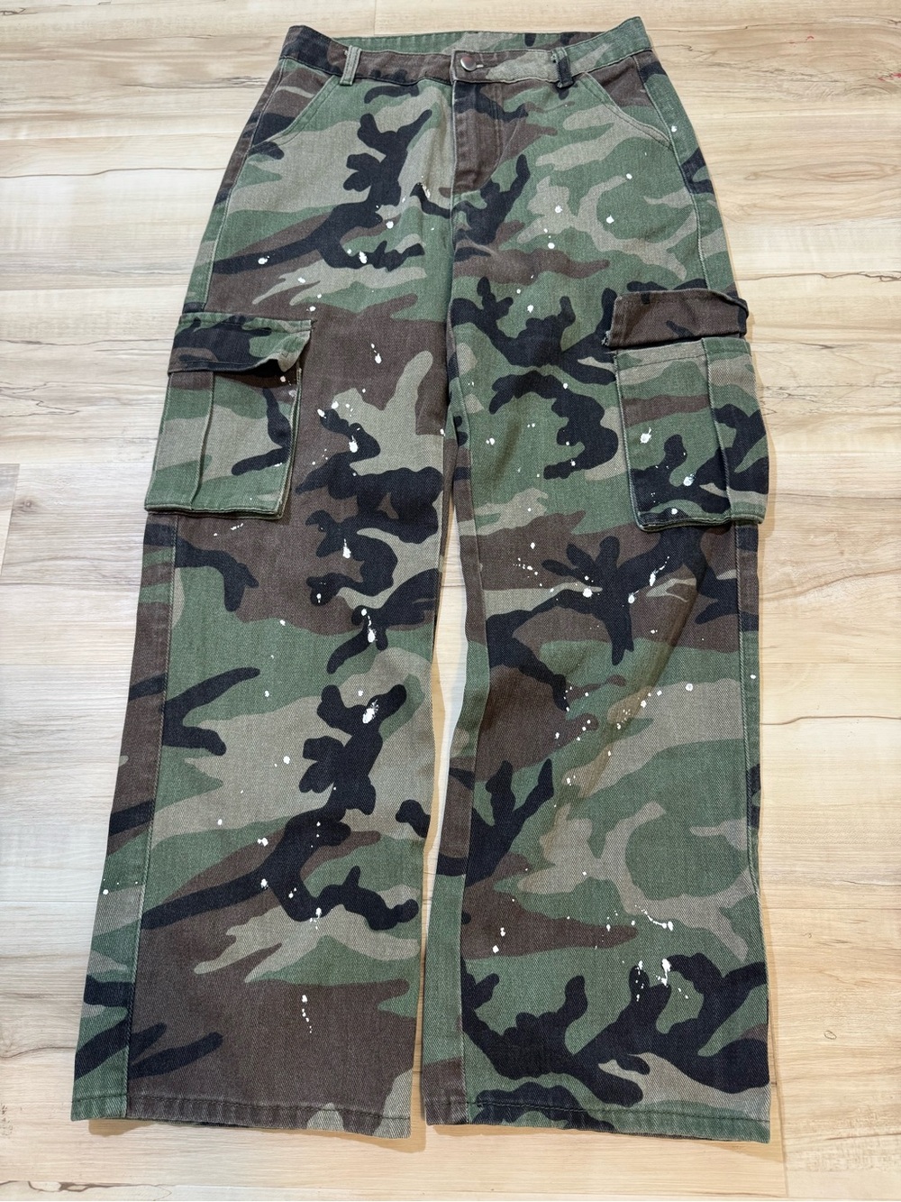 Camouflage Cargo Pants with Paint-Splatter Detail - Green